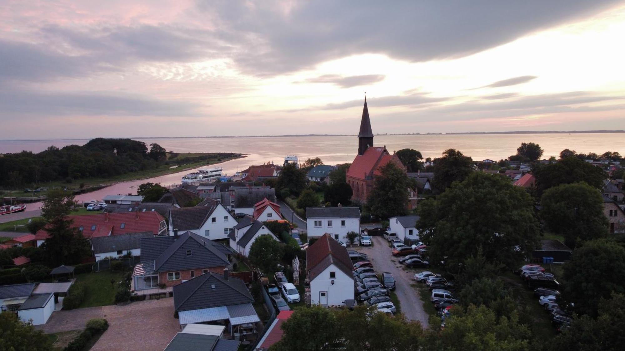 Reetferienhaus - Schaprode Hafen Esterno foto